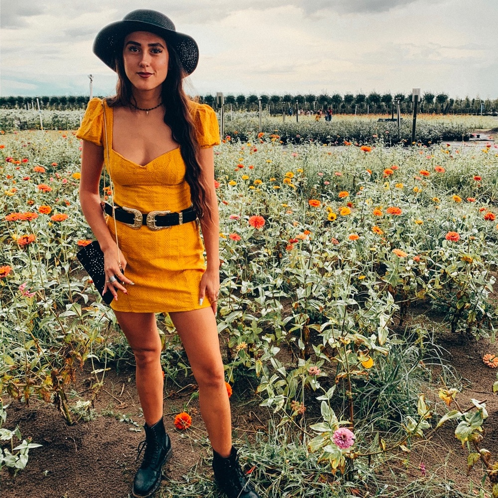 Meet your Posher, Racquel - Picture 2 of 6